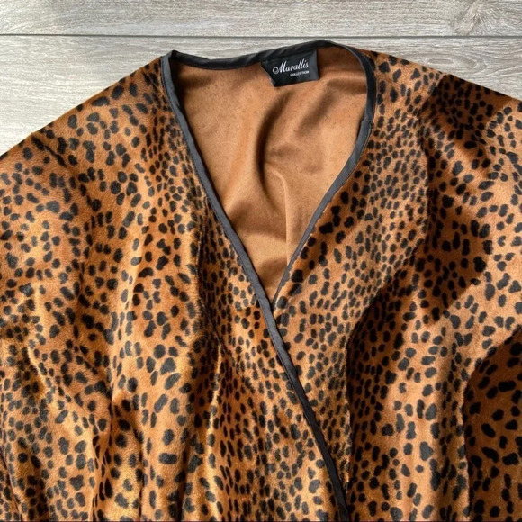Marallis Collection  Leopard Print Poncho Cape - Picture 6 of 11